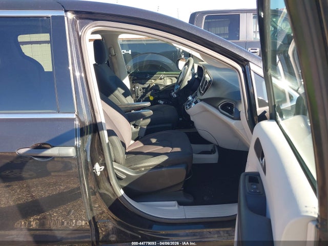 Продаж на аукціоні авто 2018 Chrysler Pacifica L, vin: 2C4RC1AG7JR274710, номер лоту: 44779093