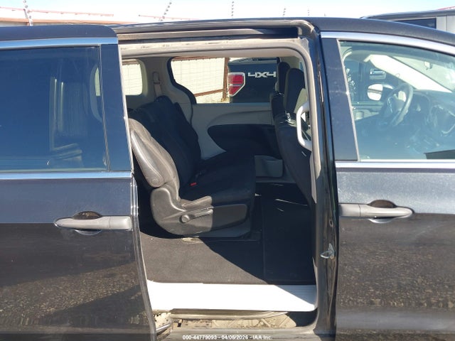 Продаж на аукціоні авто 2018 Chrysler Pacifica L, vin: 2C4RC1AG7JR274710, номер лоту: 44779093