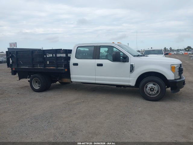 Ford F-350 Chassis Xl 2017 1FD8W3G6XHEE29007 Image 18