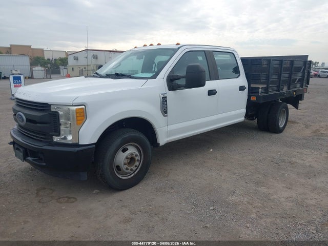 Ford F-350 Chassis Xl 2017 1FD8W3G6XHEE29007 Image 2