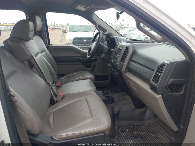 Ford F-350 Chassis Xl 2017 1FD8W3G6XHEE29007 Image 5