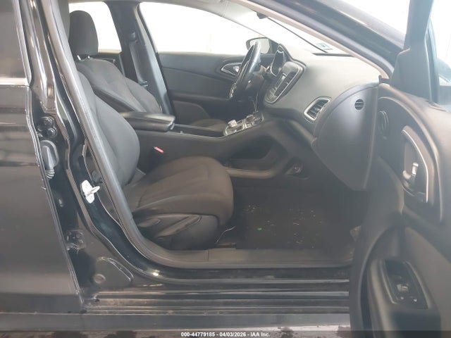 Продажа на аукционе авто 2015 Chrysler 200 Limited, vin: 1C3CCCAB6FN559817, номер лота: 44779185