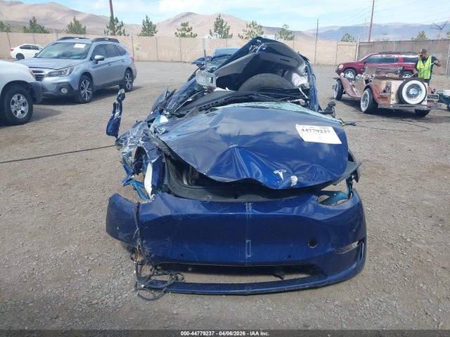 Продажа на аукционе авто 2022 Tesla Model Y Long Range Dual Motor All-wheel Drive, vin: 7SAYGAEE3NF555724, номер лота: 44779237