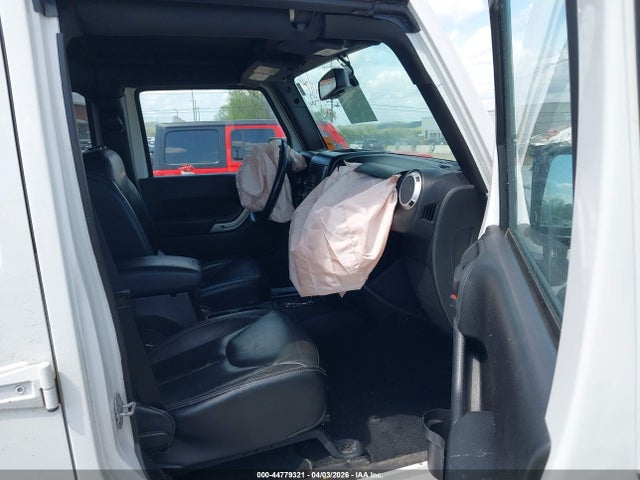 44779321 :رقم المزاد ، 1C4BJWEG8FL606006 vin ، 2015 Jeep Wrangler Unlimited Sahara مزاد بيع