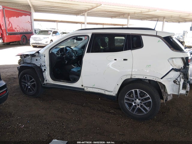 Jeep Compass Latitude 4x4 2018 3C4NJDBB3JT114877 Image 18