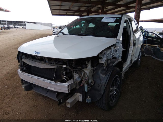 Jeep Compass Latitude 4x4 2018 3C4NJDBB3JT114877 Image 2