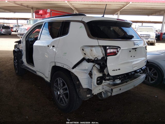 Jeep Compass Latitude 4x4 2018 3C4NJDBB3JT114877 Image 3