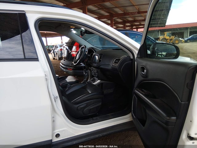 Jeep Compass Latitude 4x4 2018 3C4NJDBB3JT114877 Image 5