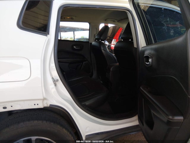 Jeep Compass Latitude 4x4 2018 3C4NJDBB3JT114877 Image 8