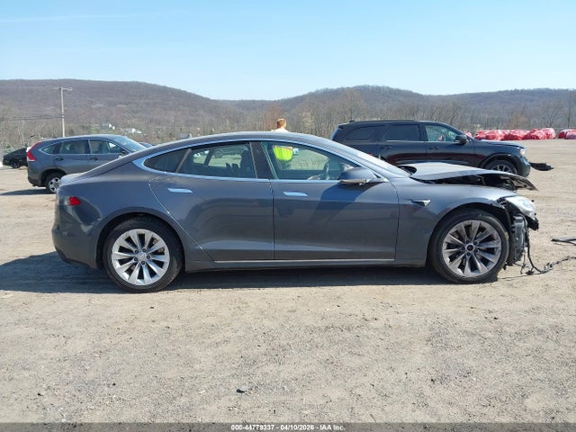 Продажа на аукционе авто 2018 Tesla Model S 100d/75d/p100d, vin: 5YJSA1E21JF249576, номер лота: 44779337