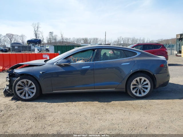 Продажа на аукционе авто 2018 Tesla Model S 100d/75d/p100d, vin: 5YJSA1E21JF249576, номер лота: 44779337
