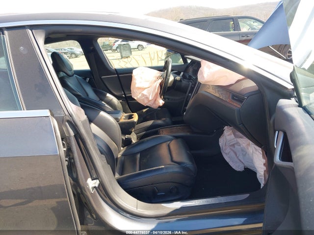 Продажа на аукционе авто 2018 Tesla Model S 100d/75d/p100d, vin: 5YJSA1E21JF249576, номер лота: 44779337
