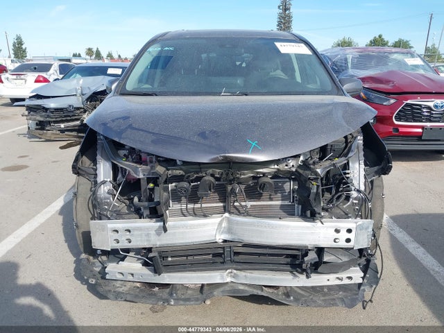 Toyota SIENNA LE 2023 5TDBRKEC4PS174934 Image 13