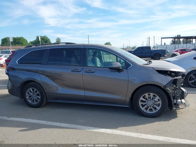 Toyota SIENNA LE 2023 5TDBRKEC4PS174934 Image 14