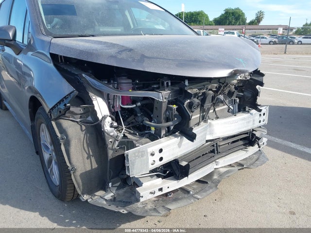 Toyota SIENNA LE 2023 5TDBRKEC4PS174934 Image 18