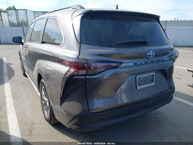 Toyota SIENNA LE 2023 5TDBRKEC4PS174934 Image 3