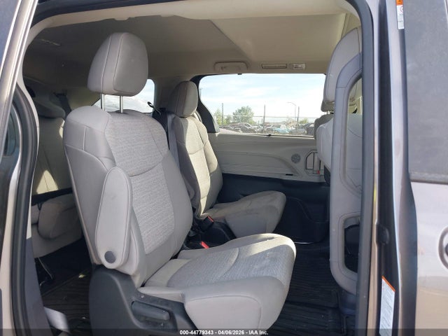 Toyota SIENNA LE 2023 5TDBRKEC4PS174934 Image 8