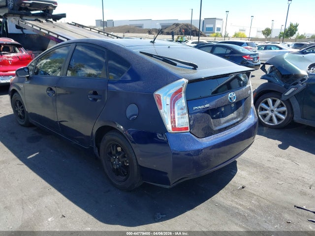 Toyota Prius Two 2015 JTDKN3DU1F2002927 Image 3