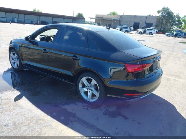 2018 AUDI A3 WAUAUHFF0J1056175 Photo 2