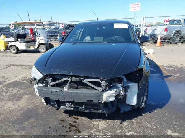 2018 AUDI A3 WAUAUHFF0J1056175 Photo 5