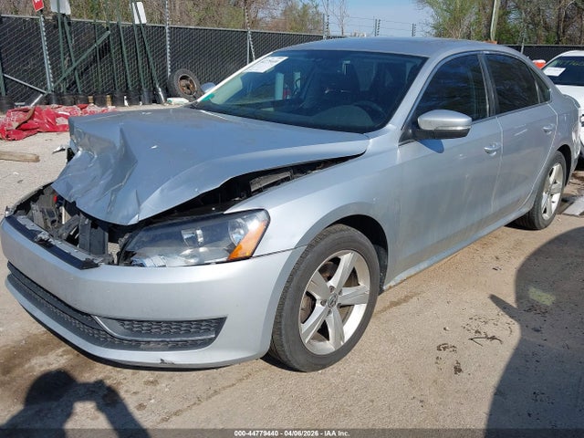 2013 Volkswagen Passat 2.5l Se მანქანა იყიდება აუქციონზე, vin: 1VWBH7A36DC064869, აუქციონის ნომერი: 44779440