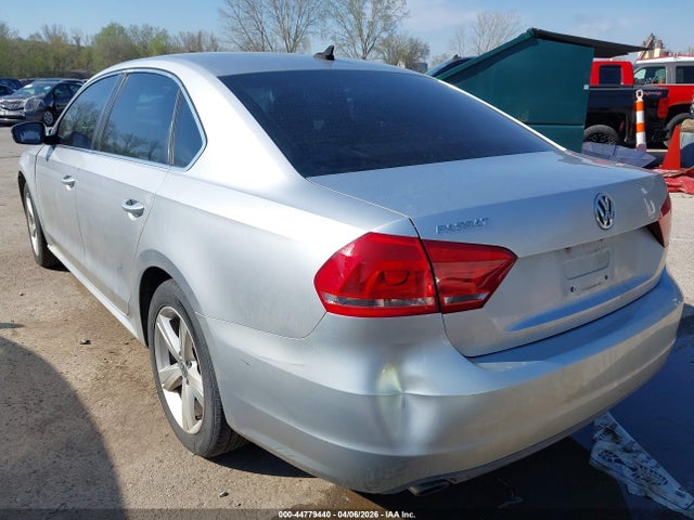 2013 Volkswagen Passat 2.5l Se მანქანა იყიდება აუქციონზე, vin: 1VWBH7A36DC064869, აუქციონის ნომერი: 44779440