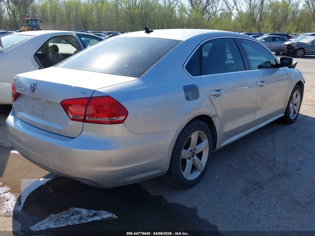 2013 Volkswagen Passat 2.5l Se მანქანა იყიდება აუქციონზე, vin: 1VWBH7A36DC064869, აუქციონის ნომერი: 44779440