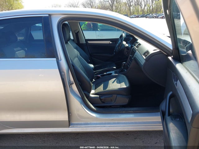 2013 Volkswagen Passat 2.5l Se მანქანა იყიდება აუქციონზე, vin: 1VWBH7A36DC064869, აუქციონის ნომერი: 44779440