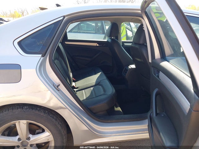 2013 Volkswagen Passat 2.5l Se მანქანა იყიდება აუქციონზე, vin: 1VWBH7A36DC064869, აუქციონის ნომერი: 44779440