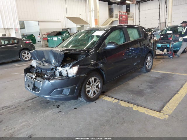 Chevrolet Sonic Lt Auto 2015 1G1JC6SG2F4134642 Image 2