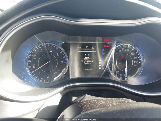 2015 Chrysler 200 Limited მანქანა იყიდება აუქციონზე, vin: 1C3CCCAB2FN534865, აუქციონის ნომერი: 44779664