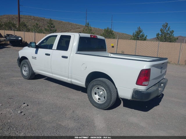 2018 RAM 1500 1C6RR7FG5JS326223 Photo 2
