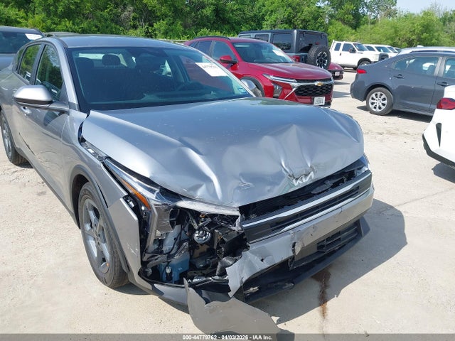 44779762 :رقم المزاد ، 3KPFT4DE0TE305833 vin ، 2026 Kia K4 Lxs مزاد بيع