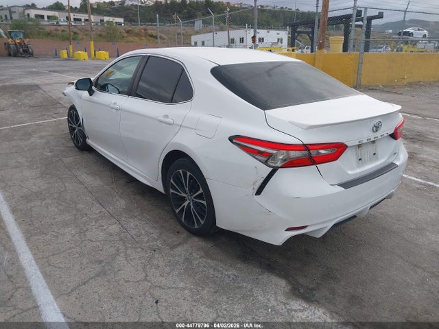 2018 TOYOTA CAMRY 4T1B11HK9JU605299 Photo 2