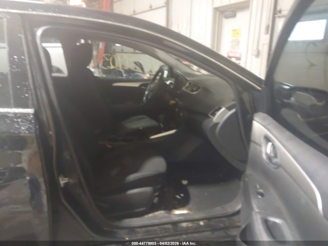 44779903 :رقم المزاد ، 3N1AB7AP6JY327032 vin ، 2018 Nissan Sentra S مزاد بيع