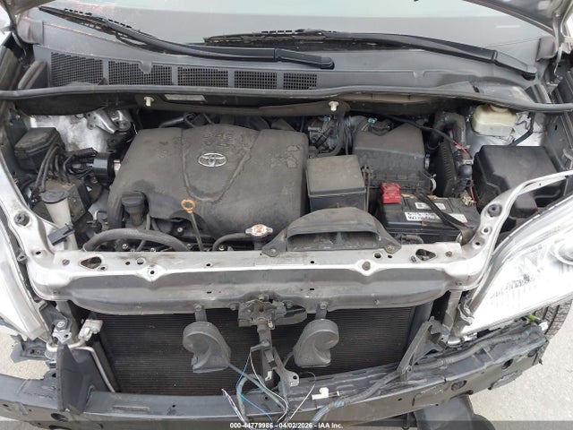 2018 TOYOTA SIENNA 5TDKZ3DC1JS953626 Photo 9