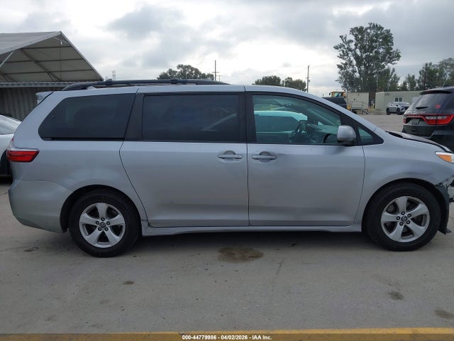 Toyota Sienna Le 8 Passenger 2018 5TDKZ3DC1JS953626 Image 14