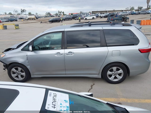 Toyota Sienna Le 8 Passenger 2018 5TDKZ3DC1JS953626 Image 15