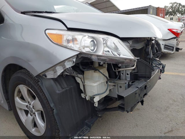 Toyota Sienna Le 8 Passenger 2018 5TDKZ3DC1JS953626 Image 18
