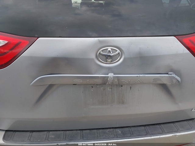Toyota Sienna Le 8 Passenger 2018 5TDKZ3DC1JS953626 Image 19