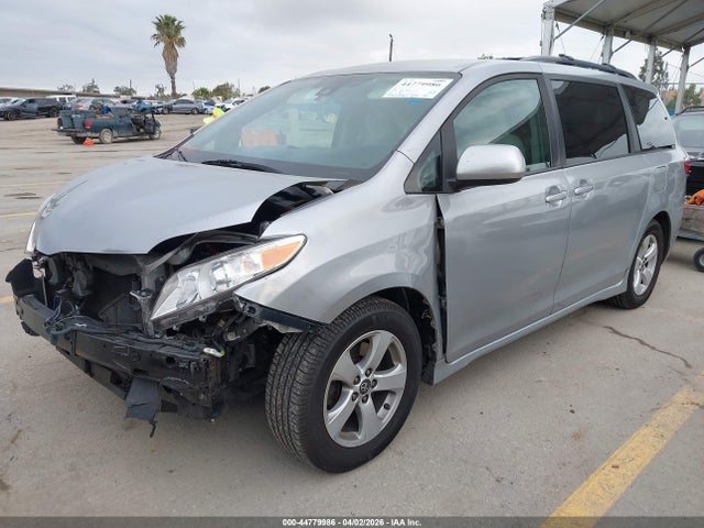 2018 TOYOTA SIENNA 5TDKZ3DC1JS953626 Photo 1