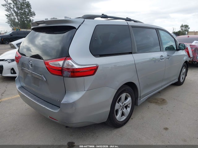 2018 TOYOTA SIENNA 5TDKZ3DC1JS953626 Photo 3
