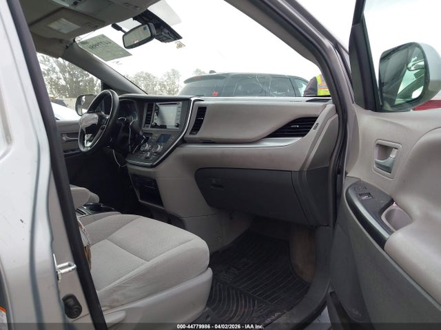2018 TOYOTA SIENNA 5TDKZ3DC1JS953626 Photo 4