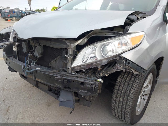 2018 TOYOTA SIENNA 5TDKZ3DC1JS953626 Photo 5