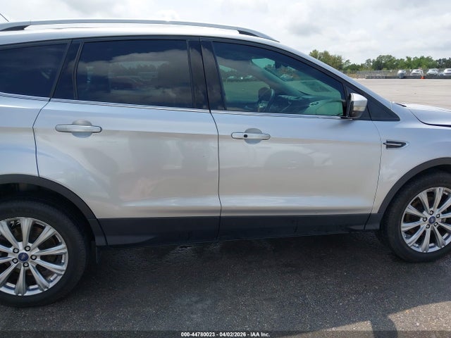 44780023 :رقم المزاد ، 1FMCU0JD0HUE46801 vin ، 2017 Ford Escape Titanium مزاد بيع