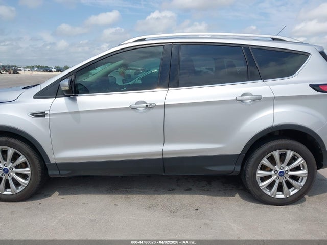 44780023 :رقم المزاد ، 1FMCU0JD0HUE46801 vin ، 2017 Ford Escape Titanium مزاد بيع