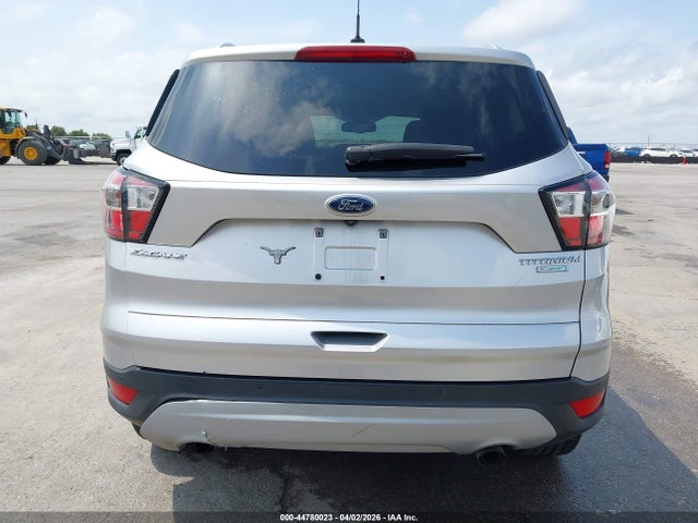44780023 :رقم المزاد ، 1FMCU0JD0HUE46801 vin ، 2017 Ford Escape Titanium مزاد بيع