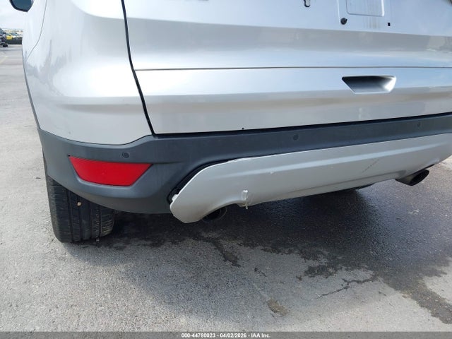 44780023 :رقم المزاد ، 1FMCU0JD0HUE46801 vin ، 2017 Ford Escape Titanium مزاد بيع