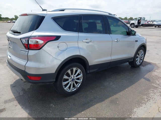 44780023 :رقم المزاد ، 1FMCU0JD0HUE46801 vin ، 2017 Ford Escape Titanium مزاد بيع