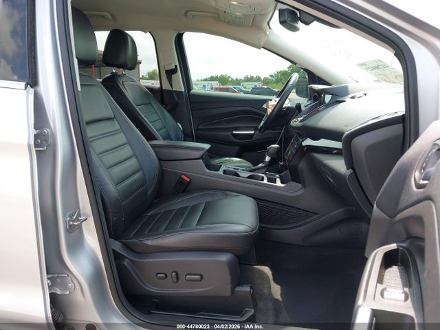 44780023 :رقم المزاد ، 1FMCU0JD0HUE46801 vin ، 2017 Ford Escape Titanium مزاد بيع